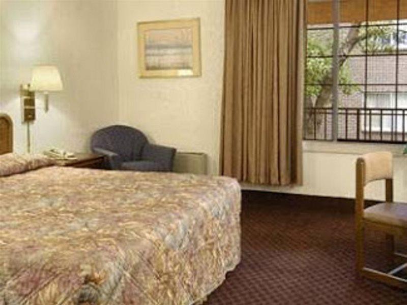 Rodeway Inn & Suites Denver Bilik gambar